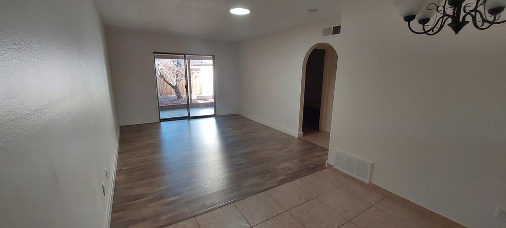 Building Photo - 1602 Lindley Dr