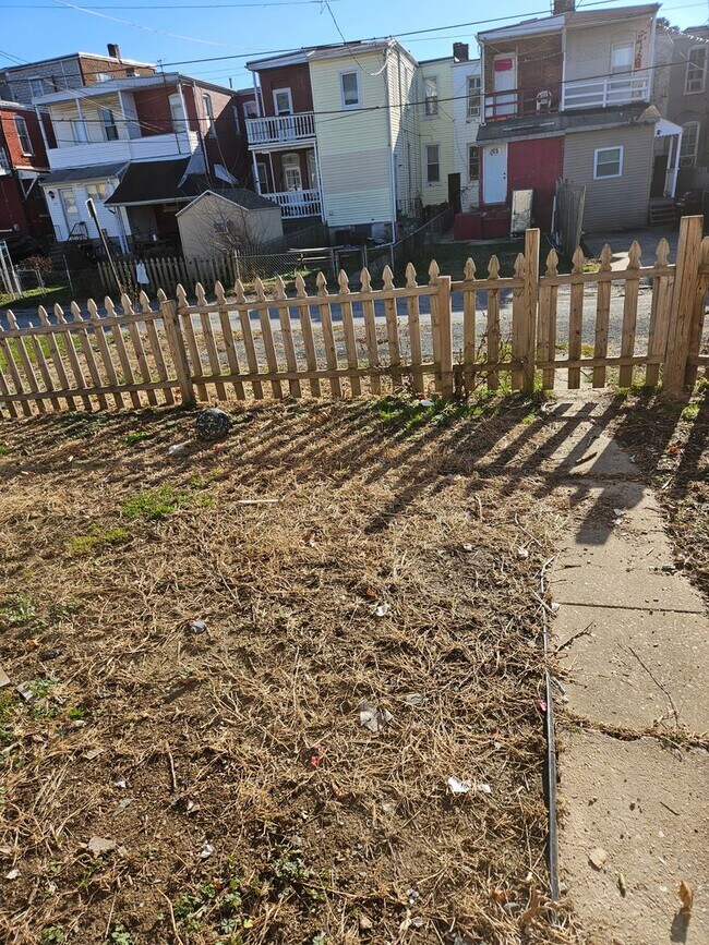 Building Photo - 906 E King Street, YORK