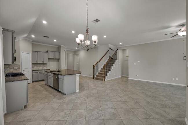 Building Photo - 122 S Bearkat Ct