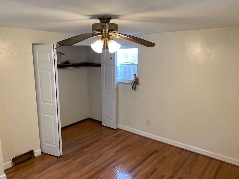 Building Photo - 4268 Sample Ct