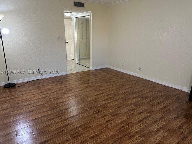 Building Photo - 16240 Laurel Dr