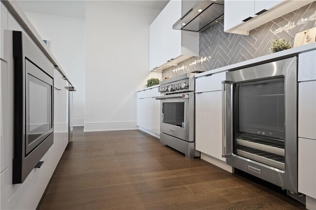 Building Photo - 788 West Marietta St NW