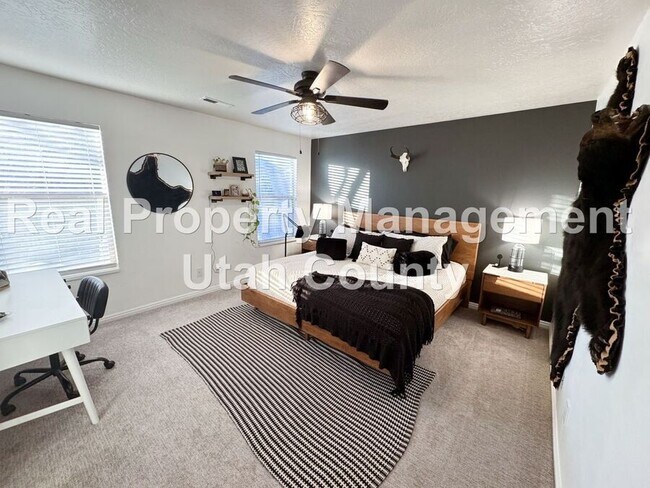 Building Photo - 1849 N Bountiful Wy