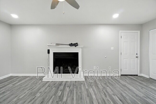 Building Photo - 5081 Holly Farms Dr