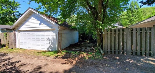 Building Photo - 2118 Noyes St