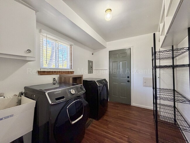 Building Photo - Updated and Beautifully Maintained 3-Bedroom Ranch Minutes from Downtown Berkley!