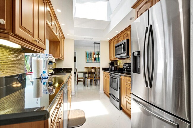 Building Photo - 2051 Coral Reef Dr