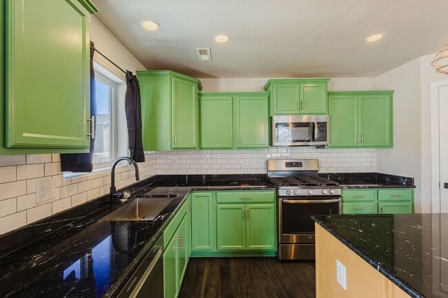 Building Photo - Beautiful 3-Bedroom Home in Ventana | Pool Community Near Fort Carson