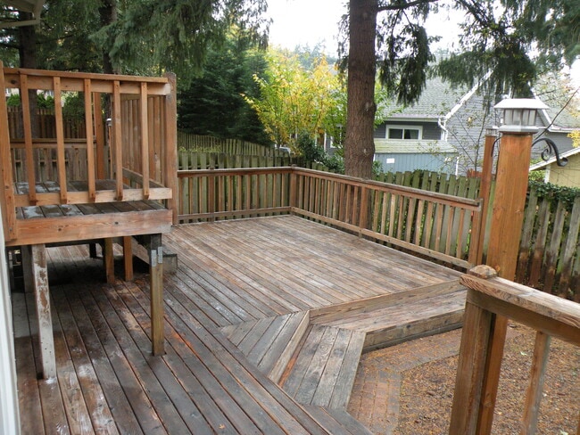Building Photo - 15177 SW Barcelona Way
