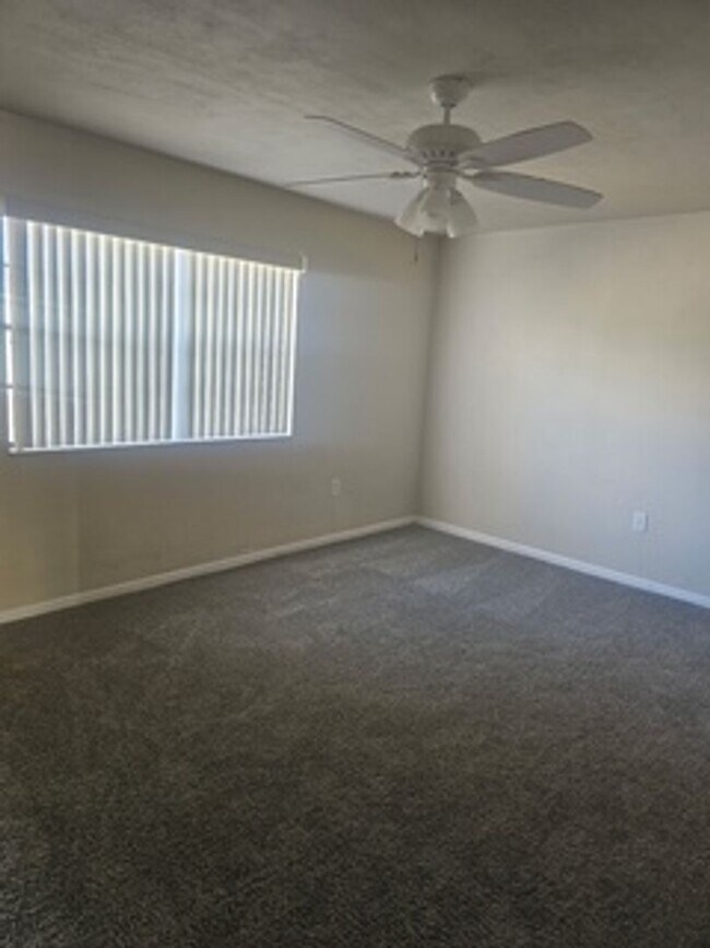 Building Photo - 412 Orange Blossom Dr