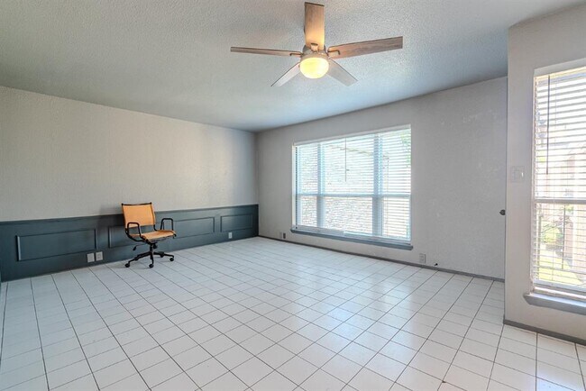 Building Photo - 3303 W Greenridge Dr