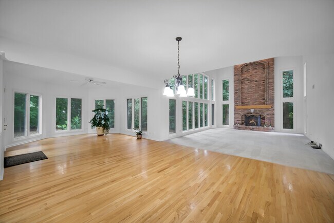 Building Photo - 36W244 Fieldcrest Dr