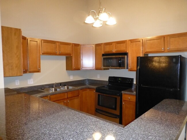 Building Photo - Stunning 3-Bedroom Townhouse with Bonus Ro...