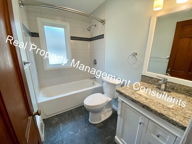 Building Photo - Adorable & Completely Remodeled 2 bedroom - Live Security Deposit Free with Obligo