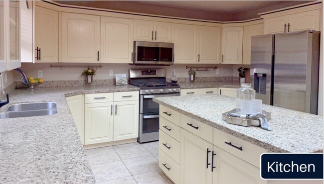 Building Photo - 8017 Showcase Ln