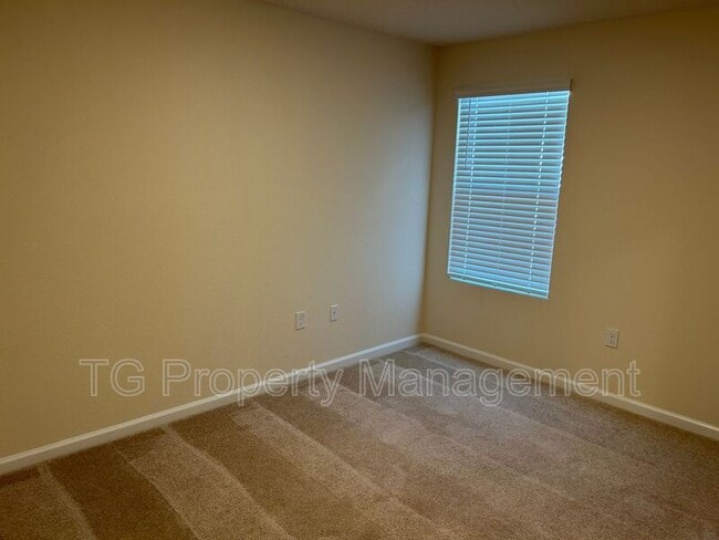 Building Photo - 880 Observatory Pkwy