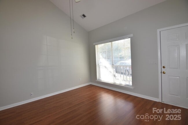 Building Photo - 8220 Golf Ridge Dr
