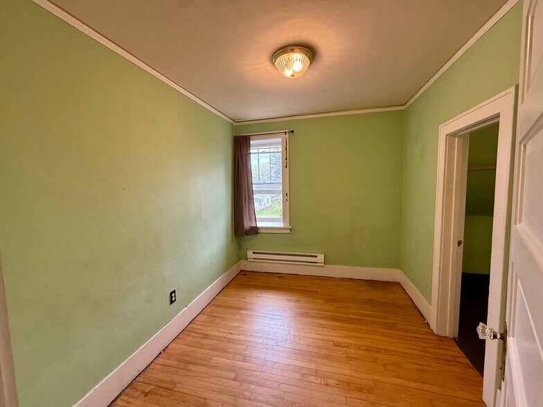 Building Photo - 657 Lake Ave