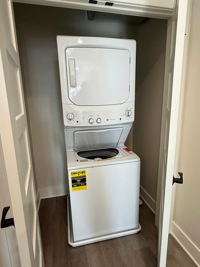 Building Photo - 106 E Erie St