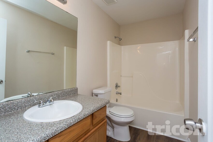 Building Photo - 145 Lakeview Trail