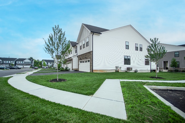 Building Photo - 240 Lilac St