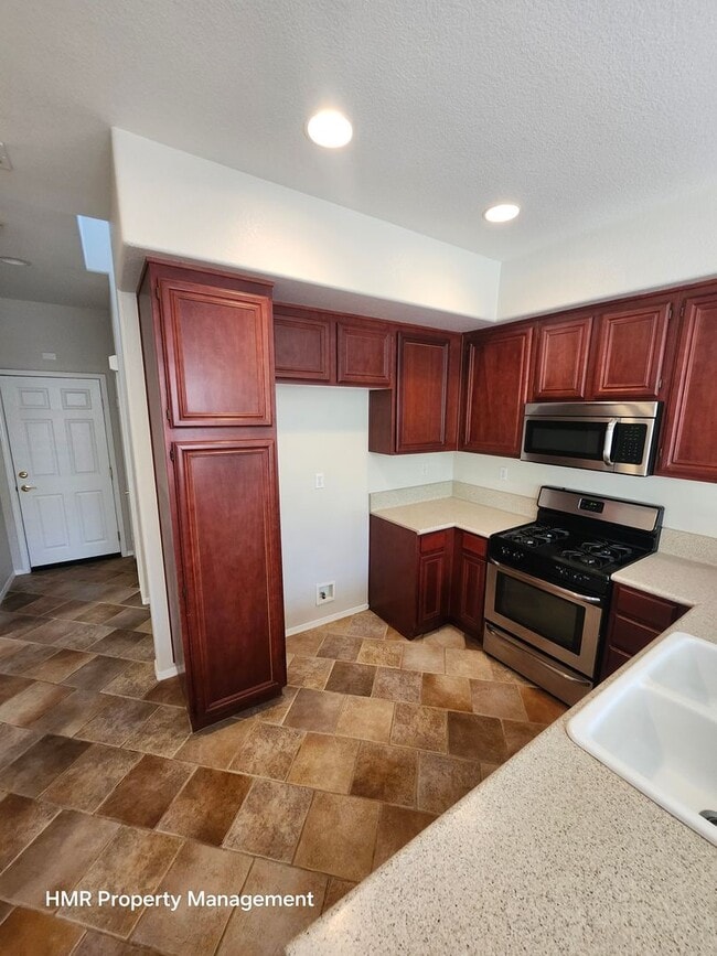 Building Photo - Gorgeous single family home in Chino