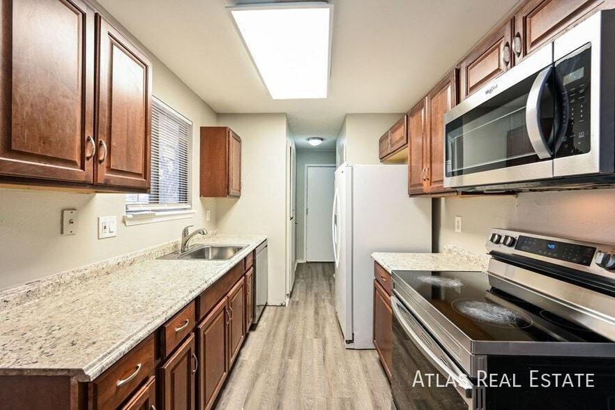 Building Photo - 2 S Macon Ct