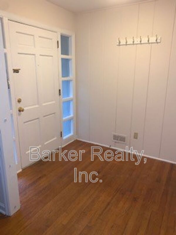 Building Photo - 2302 Lora Ln