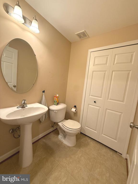 Building Photo - 60 Deerbrook Dr