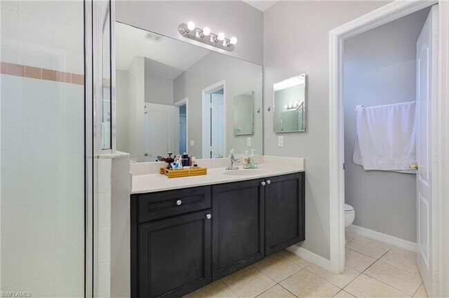 Building Photo - ** 4 Bed/3.5 Bath Single Family ~ 2 Car Garage Single Family Home ~ Lake Views **