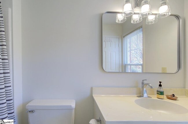 Building Photo - 104 Middle Brook Rd