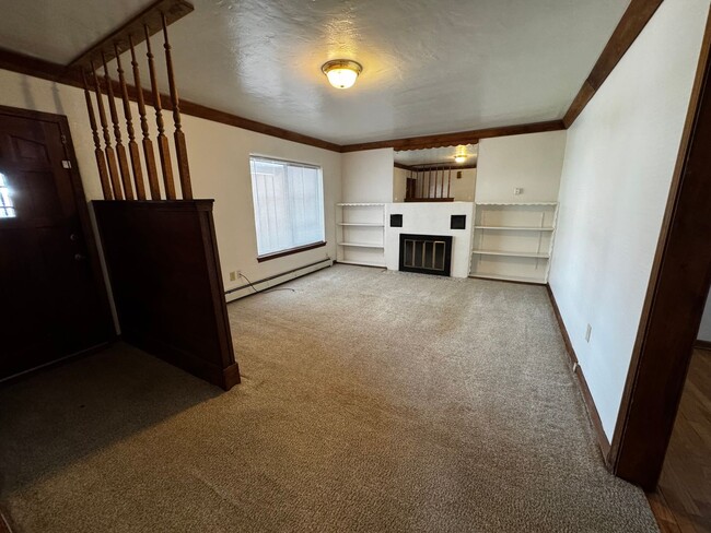 Building Photo - Near UNM. 3 Bedroom 2 bath