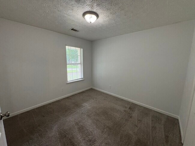 Building Photo - 229 Pebble Creek Dr