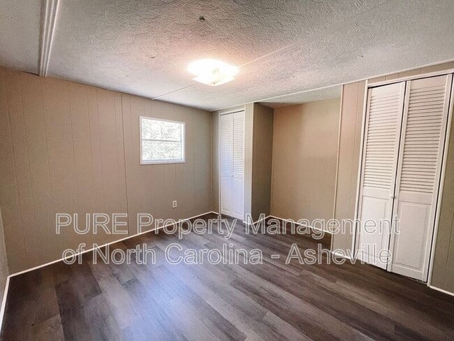 Building Photo - 26 Magic Dr