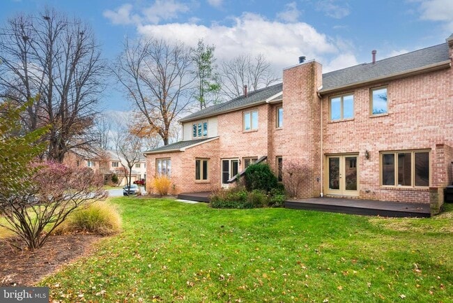 Building Photo - 11 Treaty Dr