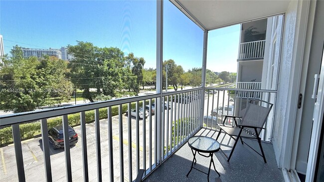 Building Photo - 16950 W Dixie Hwy