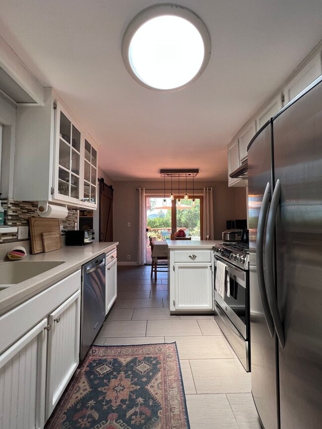Building Photo - Beautiful 3 Bedroom Home in Scotts Valley — Spacious Yard & Ideal Location!