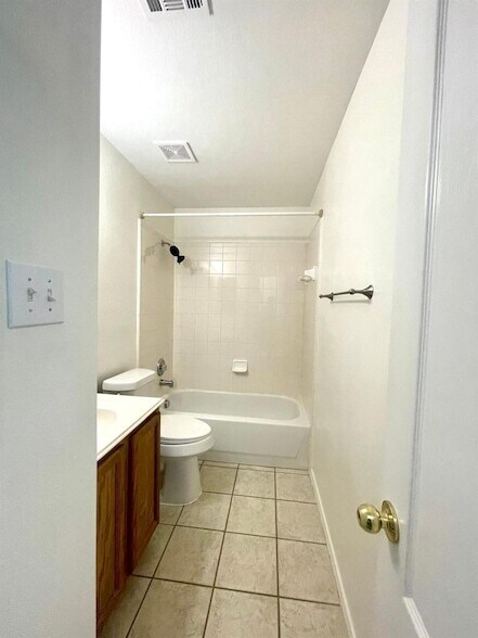 Building Photo - 8416 Sonnet Dr