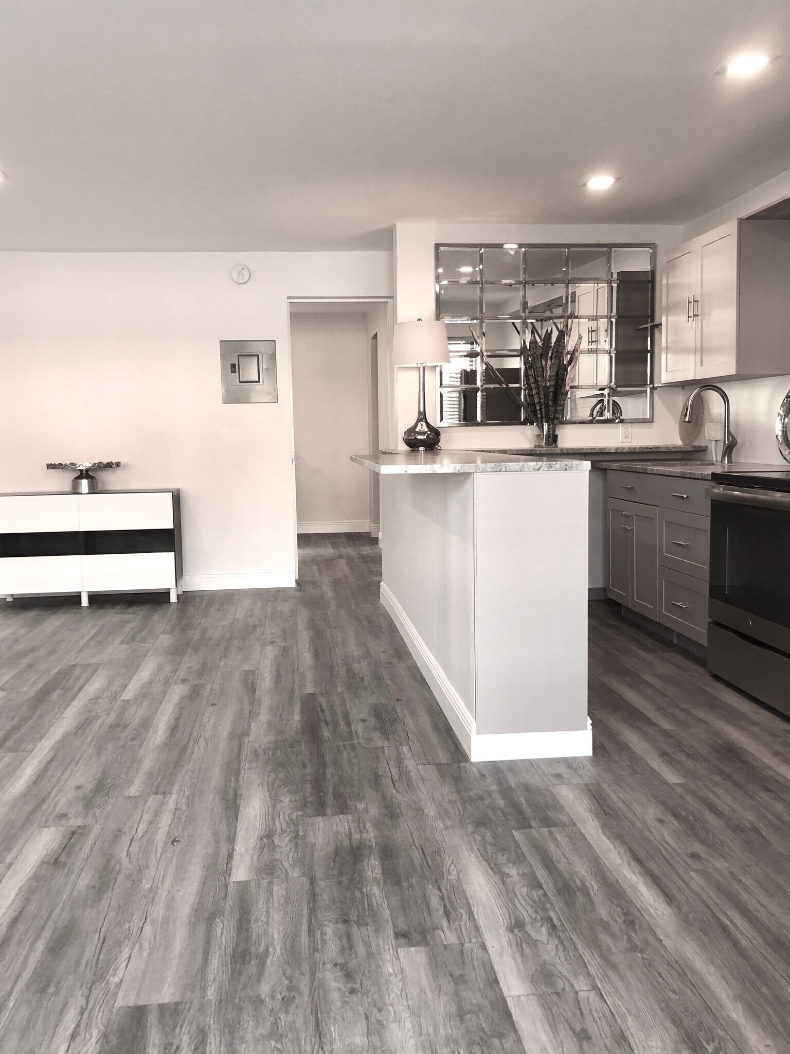 Spacious layout, new floors, bedroom pocket door - 1810 E Oakland Park Blvd