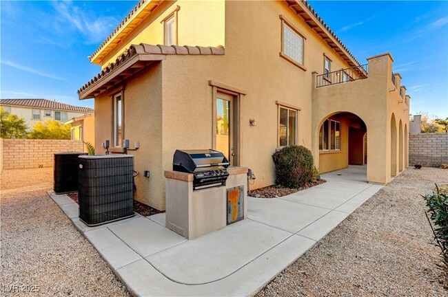 Building Photo - 536 Puenta Del Rey St