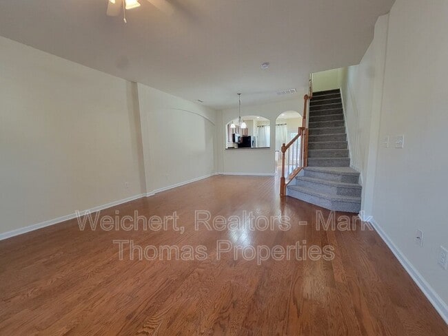 Building Photo - 100-251 Stratford Lakes Dr