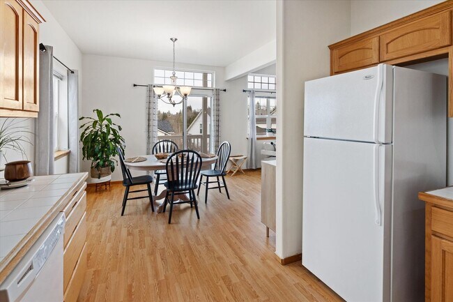 Building Photo - Beautiful 3 bedroom 2.5 bathroom Lake Stevens home!