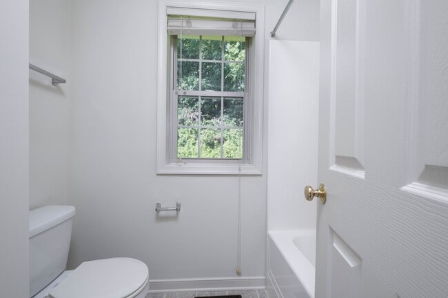 Building Photo - 526 Talon Dr