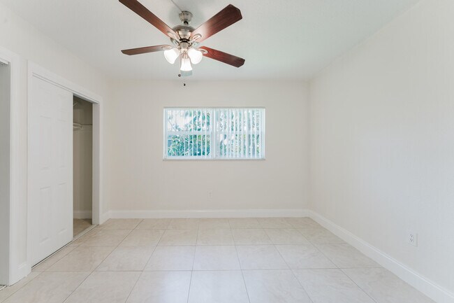 Building Photo - 201 SW 7th St