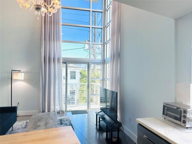 Building Photo - 7700 Collins Ave