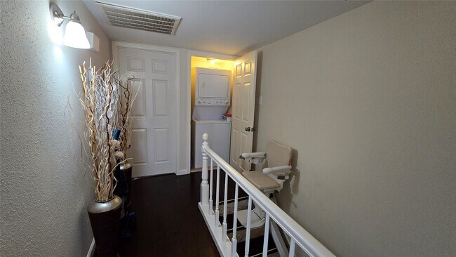 Building Photo - 1805 Stoney Brook Dr