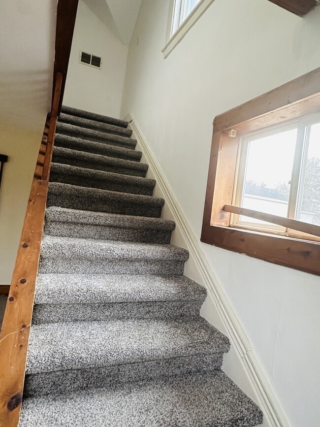 Building Photo - 340 N Mill St