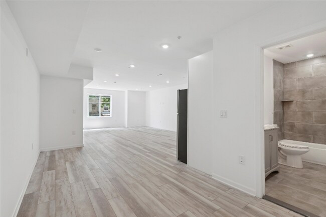 Building Photo - 890-892 N 42nd St