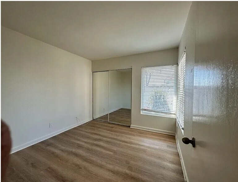 Second bedroom - 870 S Rancho Santa Fe Rd