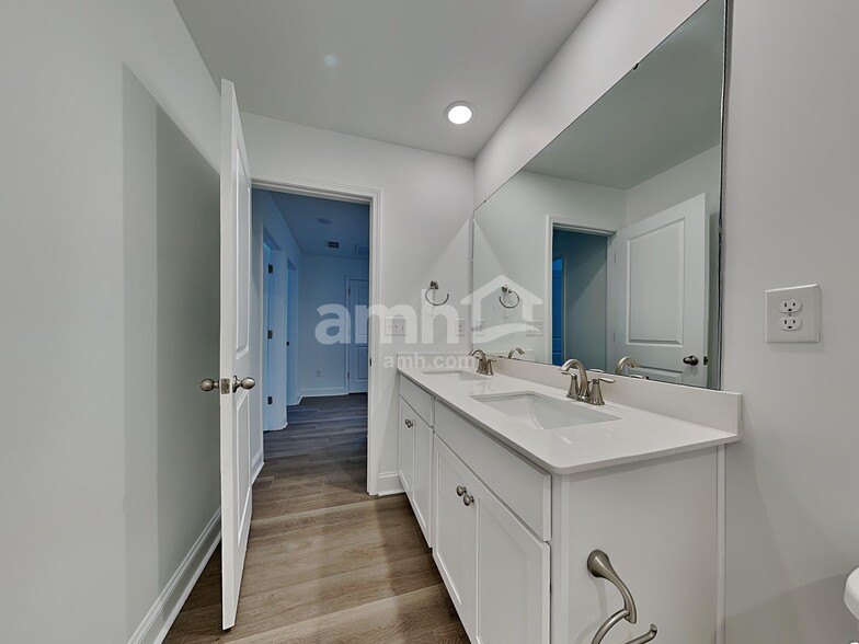 Building Photo - 1151 Livengood Wy